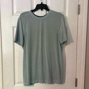 Men’s Lululemon active shirt